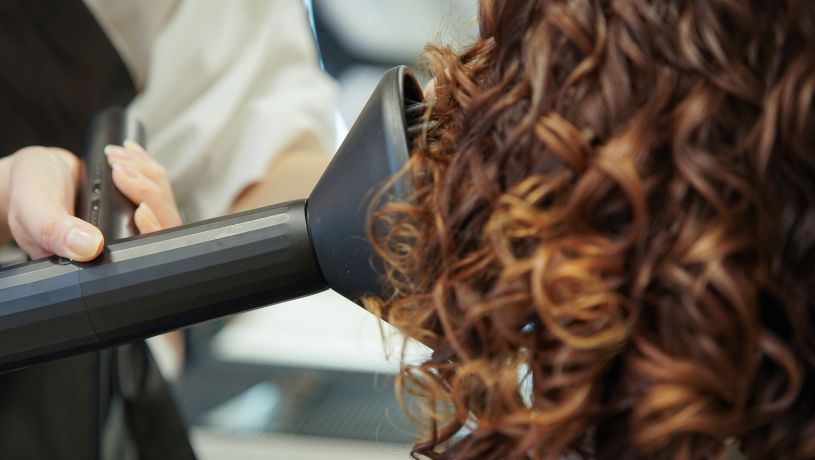 Capelli Ricci 2026: La guida definitiva al Metodo Curly Girl