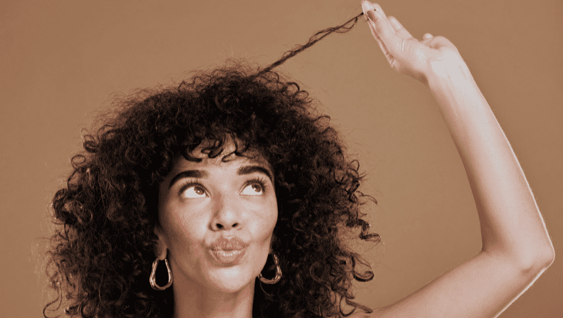 Capelli crespi e umidità: la guida anti-frizz per l'inverno 2026