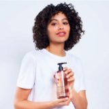 Shu Uemura Deep Cleansers Delicate Comfort Shampoo 400 ml - champú para el cabello y la piel seca