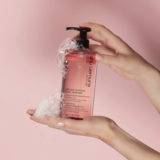 Shu Uemura Deep Cleansers Delicate Comfort Shampoo 400 ml - champú para el cabello y la piel seca
