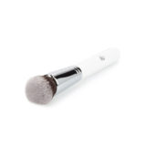 Ilū Make Up Round Top Kabuki Brush 105 - brocha para base de maquillaje