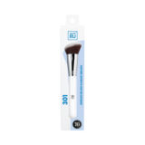 Ilū Make Up Angled Blush Kabuki Brush 301 -  brocha angular para colorete